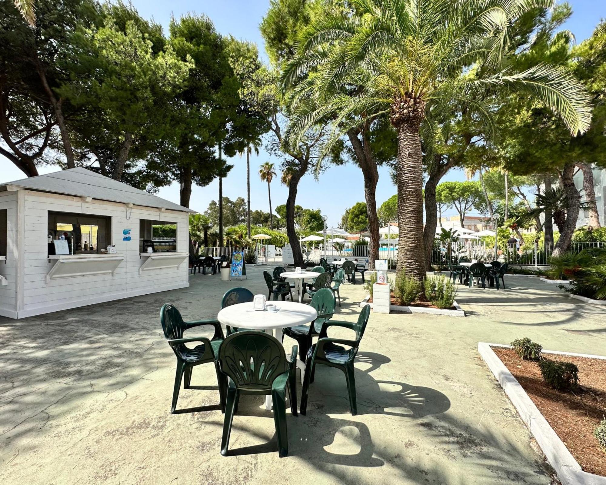 Hotel Riva Del Sole Giovinazzo Exterior foto