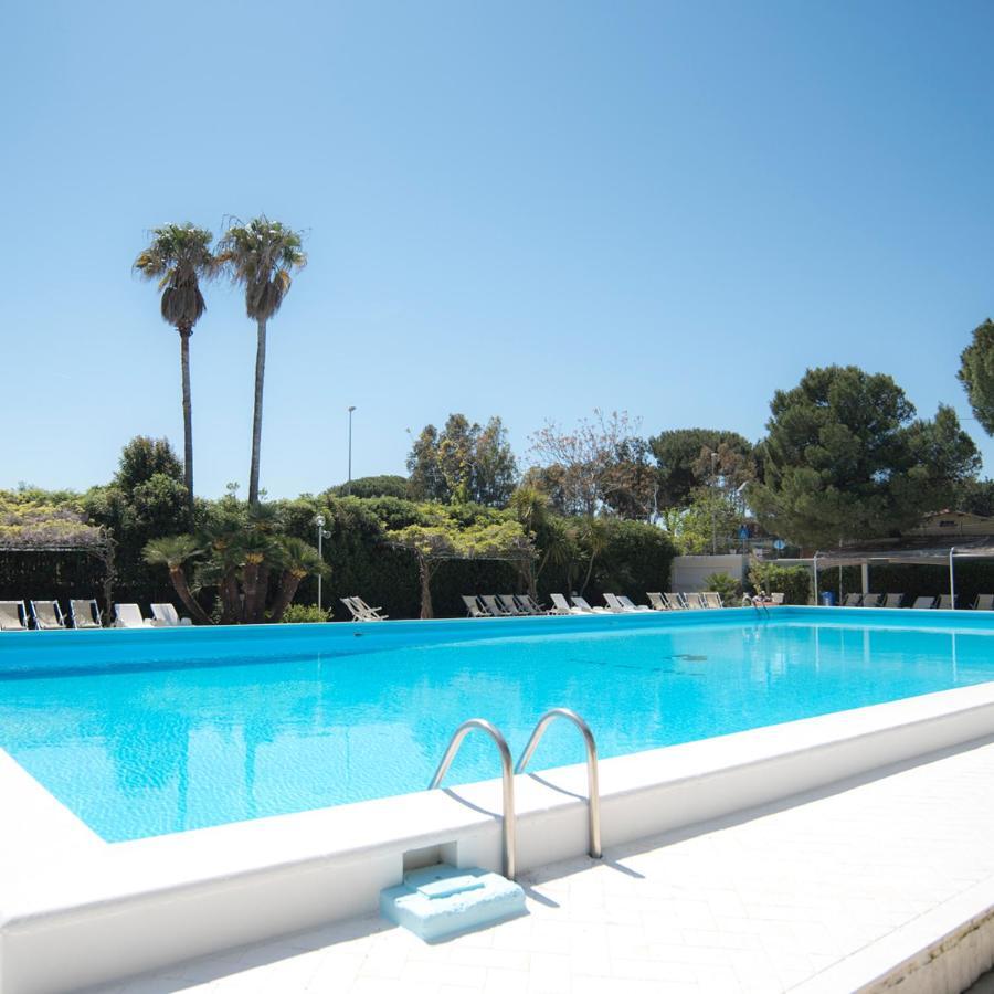 Hotel Riva Del Sole Giovinazzo Exterior foto